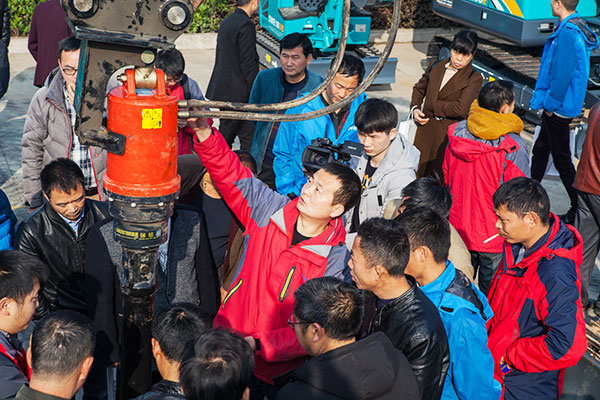 十年相随，，，，成绩相互，，，，来听听币游国际智能挖掘机客户的真实声音