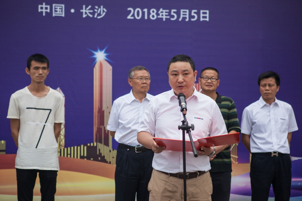 民族挖掘机品牌先导者，，，，币游国际智能“城镇建设利器”SWE80E9荣耀上市