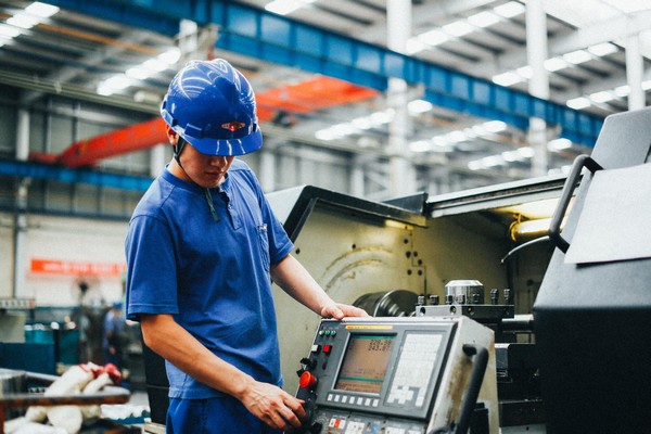 曾梦想当厨师，，，，，却成数控车工巨匠