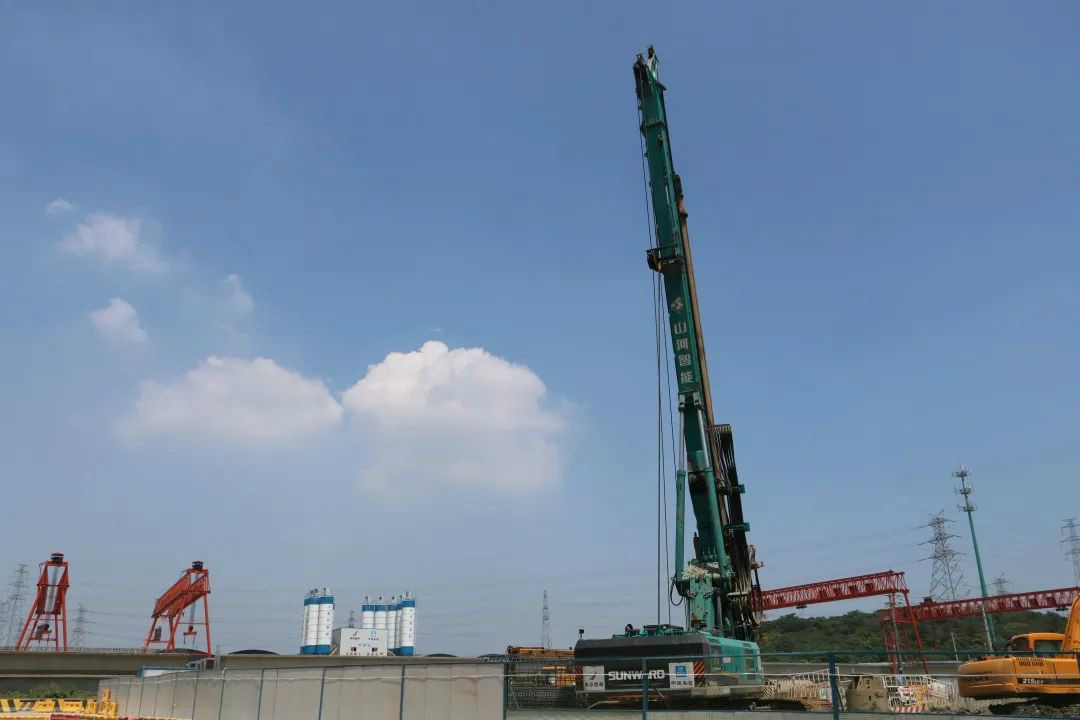 从业20多年的他，，，为何对币游国际智能旋挖钻机情有独钟