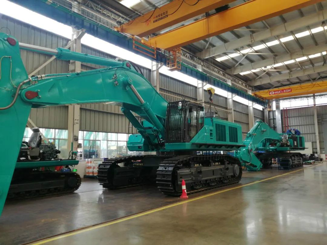 立异再出效果！币游国际智能超大型履带式液压挖掘机下线