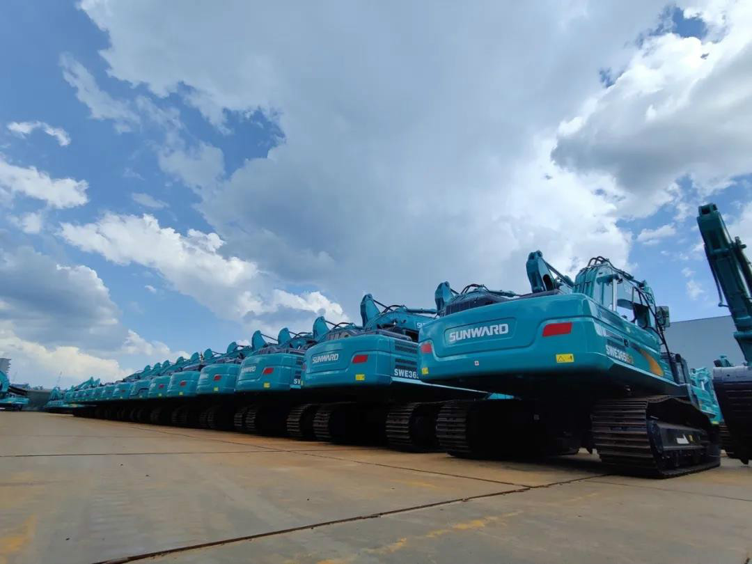 以先导式立异实现挖掘机从无到有，，，，，从小到大，，，，，从大到强！