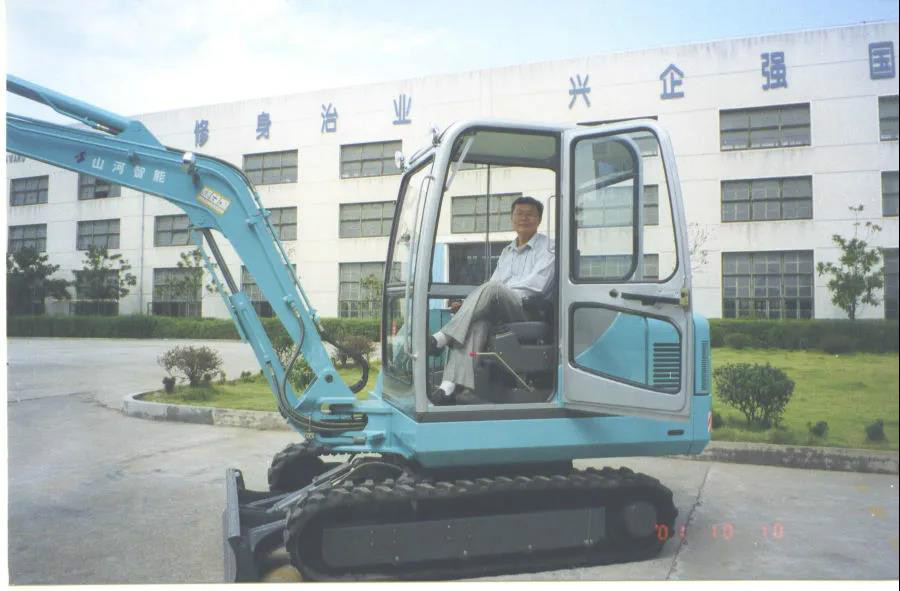 以先导式立异实现挖掘机从无到有，，，，，从小到大，，，，，从大到强！