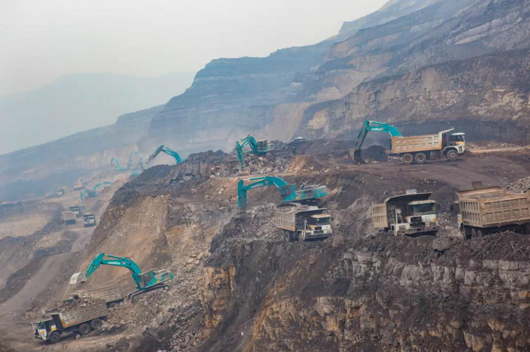 以先导式立异实现挖掘机从无到有，，，，，从小到大，，，，，从大到强！