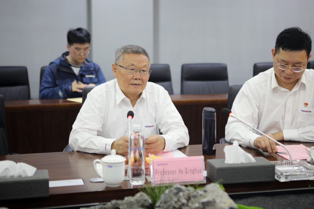 老挝长沙总领事本·印塔巴迪考察币游国际智能