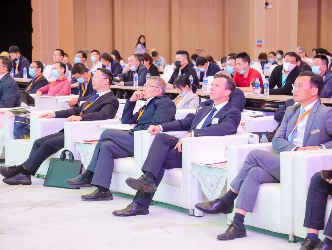 何清华出席长沙国际工程机械工业链生长峰会，，，，走“双循环”蹊径要害在于“要做好自己的事情”