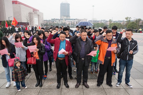 爱岗敬业，，，践行雷锋精神