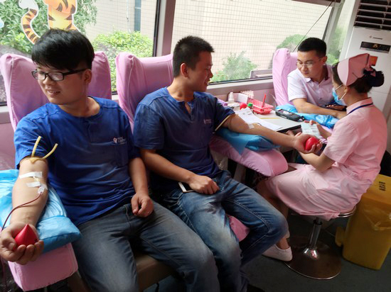 血液毗连你我大爱感动星城——记币游国际智能2016年夏日无偿献血活动