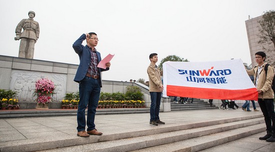 爱岗敬业，，，践行雷锋精神