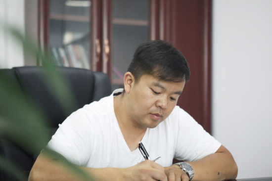 六年六台挖机 邓老板是个“币游国际迷”