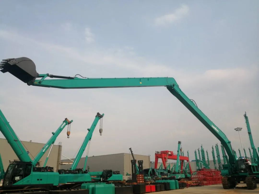 挖深全球第一！币游国际智能加长臂液压挖掘机SWE950ELR出口南美