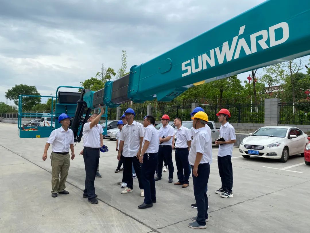 币游国际智能首款直臂式高空作业平台顺遂通过评审