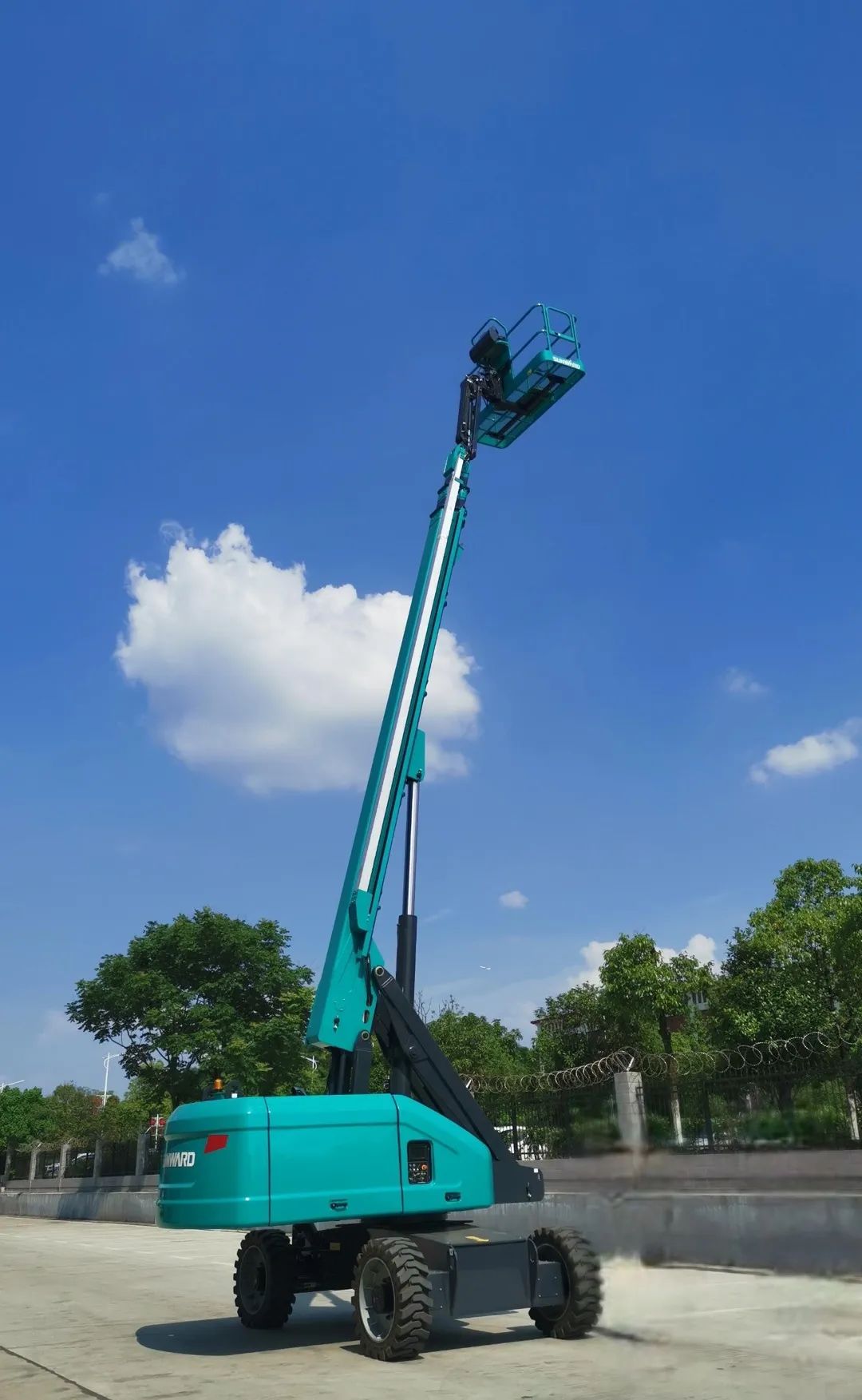 币游国际智能首款直臂式高空作业平台顺遂通过评审