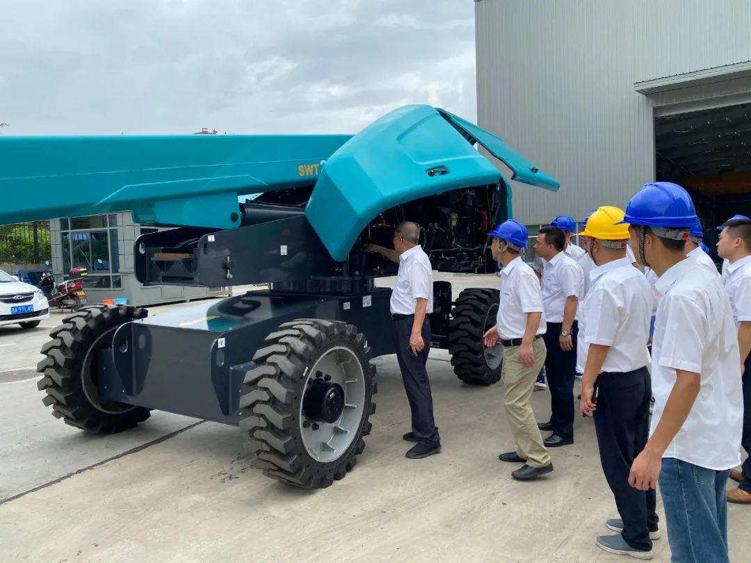 币游国际智能首款直臂式高空作业平台顺遂通过评审