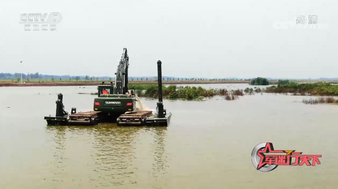 水陆两用挖掘机亮相央视！币游国际智能应抢救援“猛将”出战