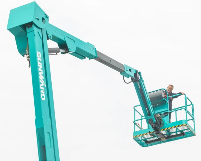 匠心打造！币游国际智能曲臂式高空作业平台正式投放市场