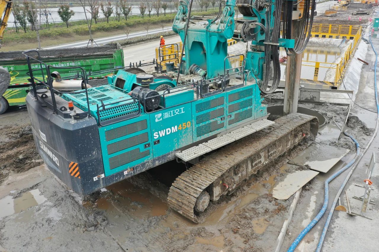 征战天下首条智慧高速，，，，，币游国际智能旋挖钻机凭什么？？？？？