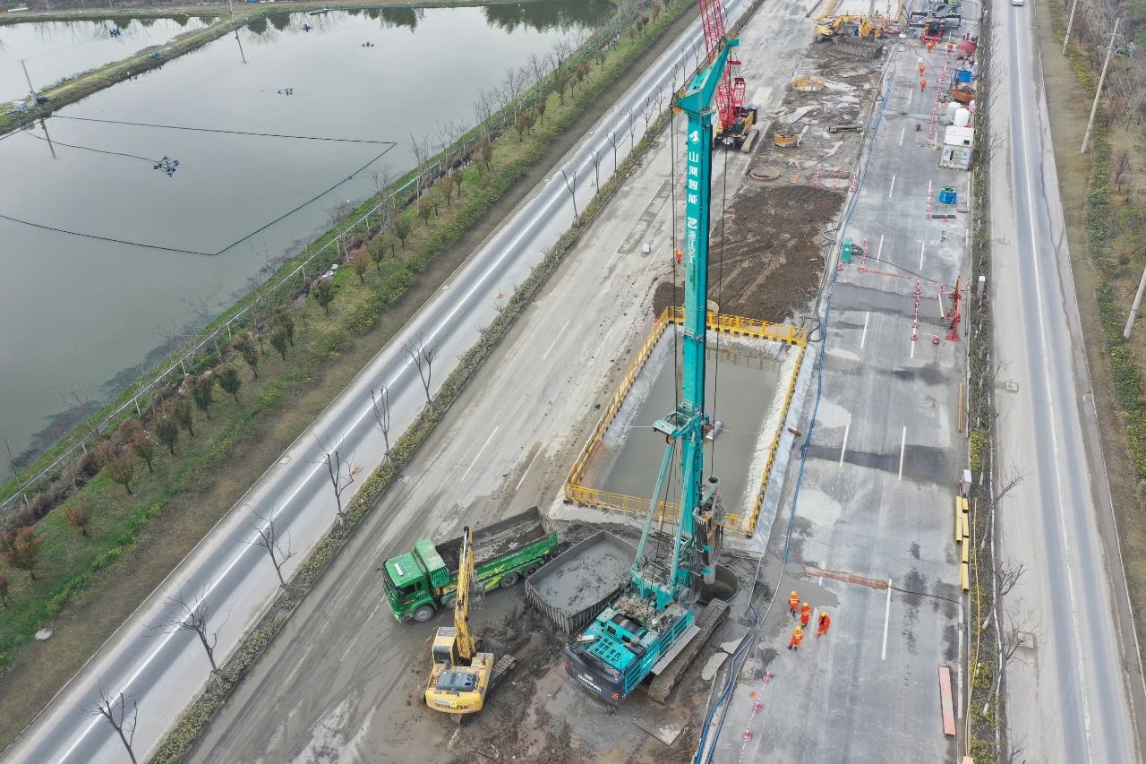 征战天下首条智慧高速，，，，，币游国际智能旋挖钻机凭什么？？？？？