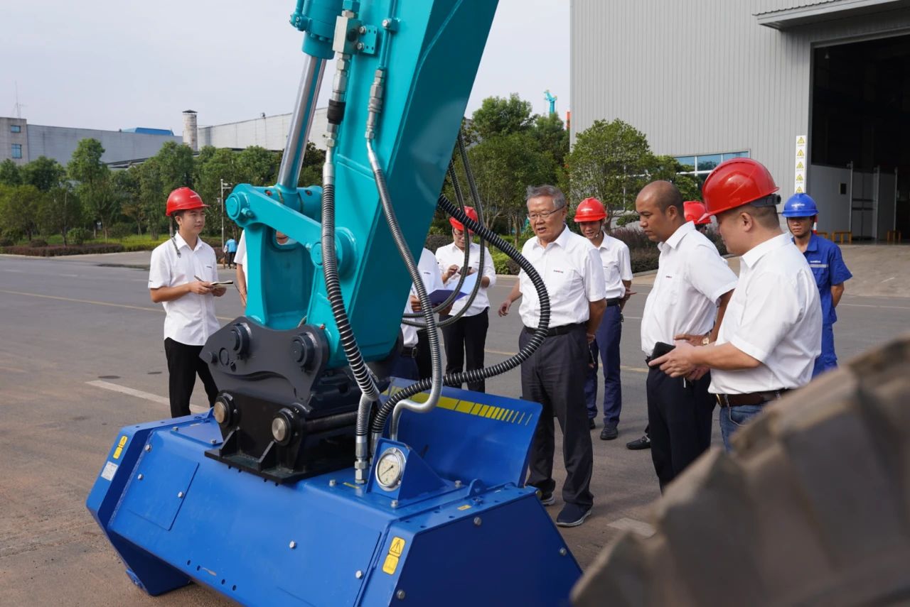 海内首台！币游国际智能15吨级轮履两用开带机乐成下线