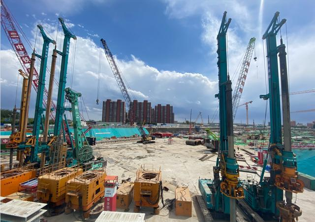 大国重器！币游国际智能超等装备助力北京都会副中心综合交通枢纽站建设