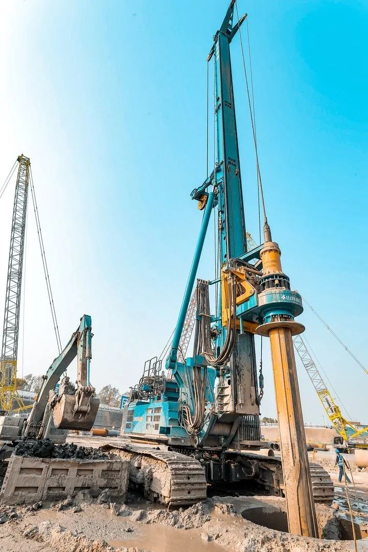 大国重器！币游国际智能超等装备助力北京都会副中心综合交通枢纽站建设