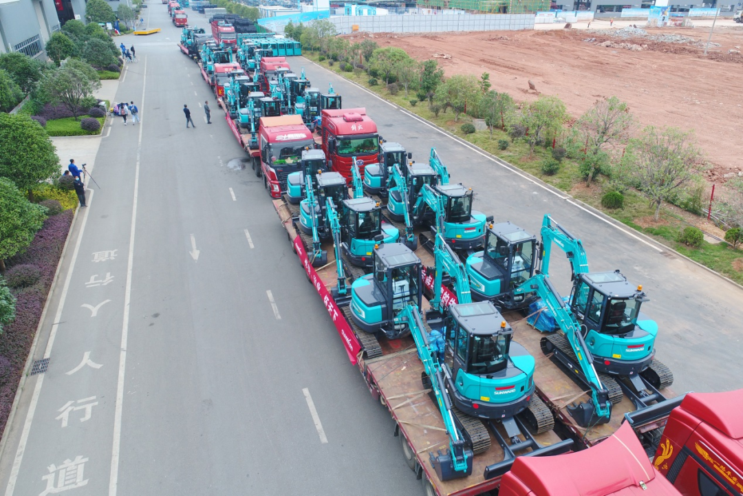 助力祖国西南地区建设！币游国际智能海内首批SWE60UF无尾挖掘机批量交付