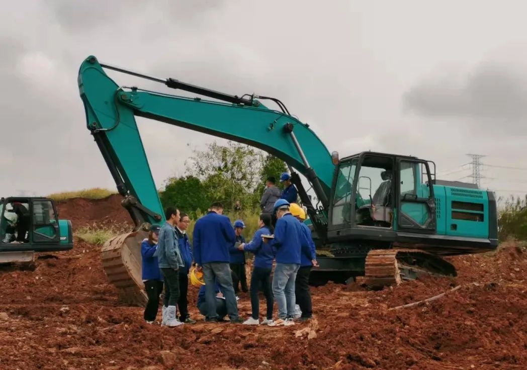 一起来“找茬”！10位“超等体验官”试驾币游国际智能最新“F系列”挖掘机