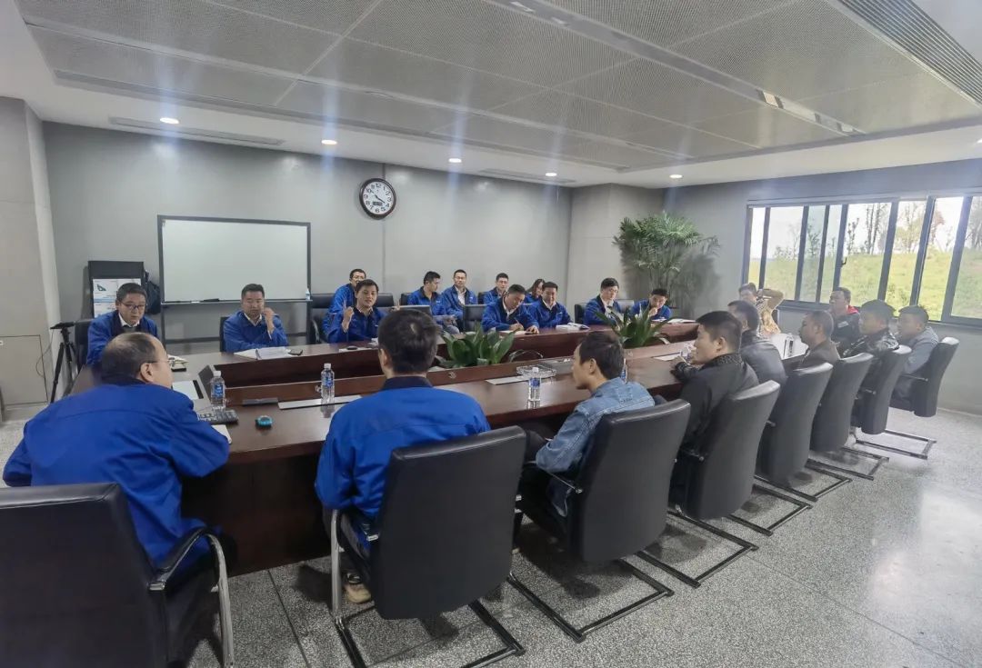 一起来“找茬”！10位“超等体验官”试驾币游国际智能最新“F系列”挖掘机