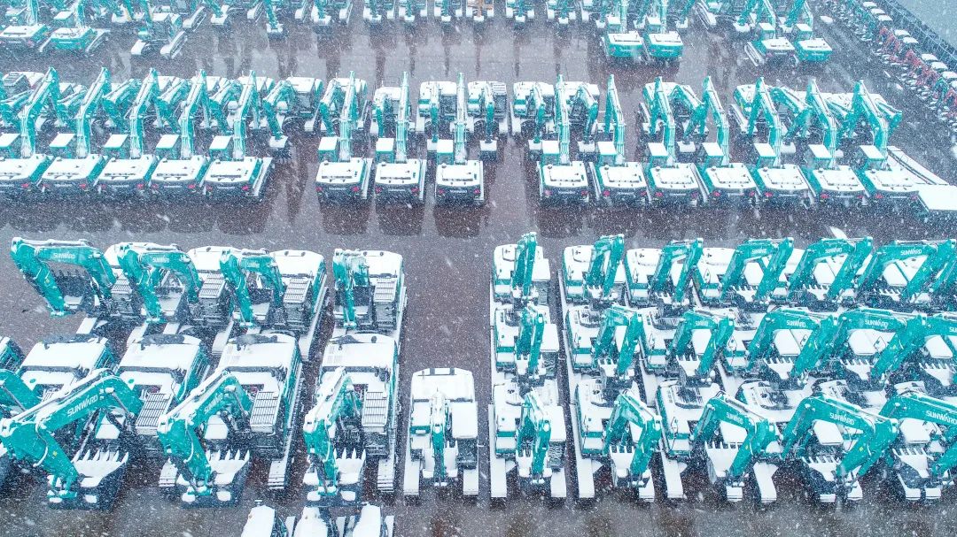 瑞雪兆有年，，，邀您共赏雪中币游国际！