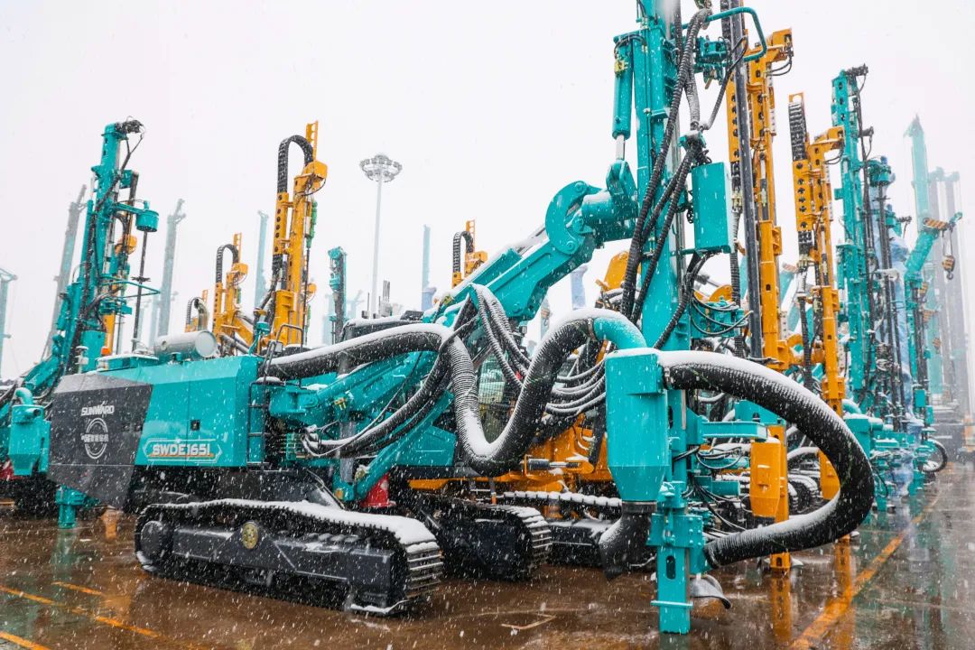 瑞雪兆有年，，，邀您共赏雪中币游国际！