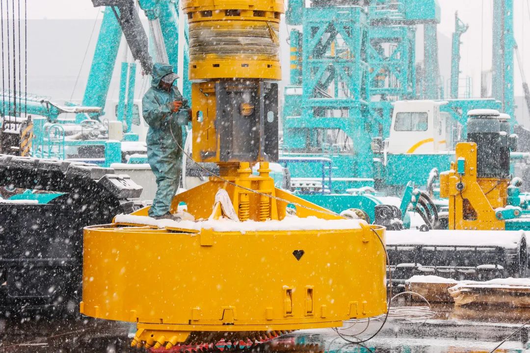 瑞雪兆有年，，，邀您共赏雪中币游国际！