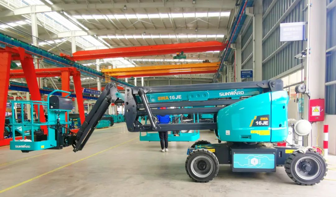 勇闯蓝海！币游国际智能两款臂式高空作业平台正式“出道”