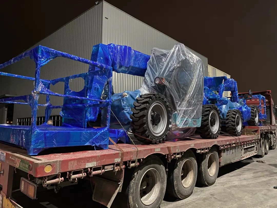 伸缩臂叉装车发往塞尔维亚！币游国际智能一连助力“一带一起”建设