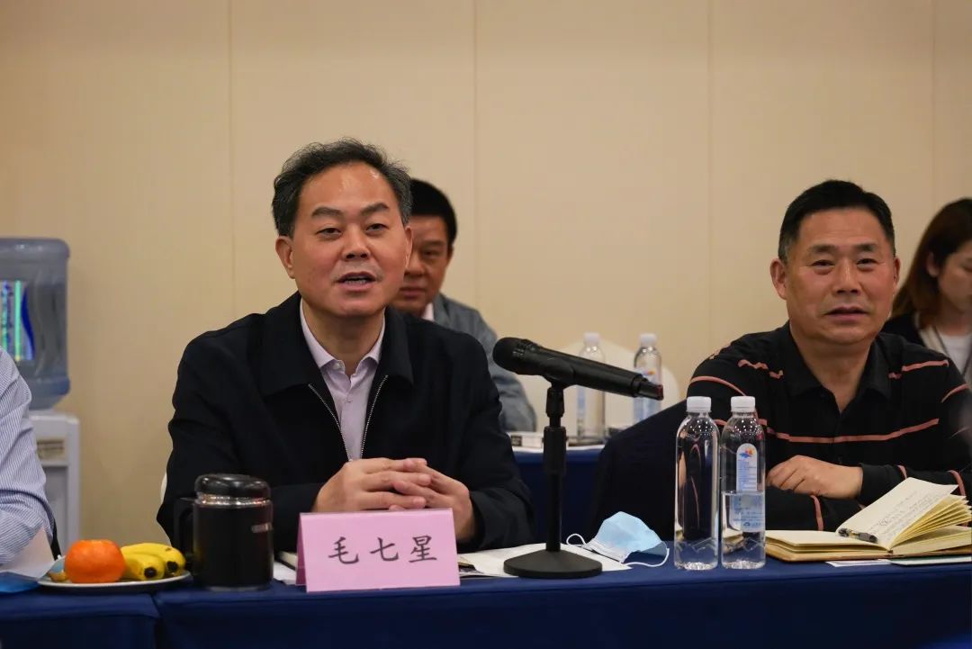 抱团出海，，，，，携手共赢！何清华带队赴湖南异地商会联合会造访交流