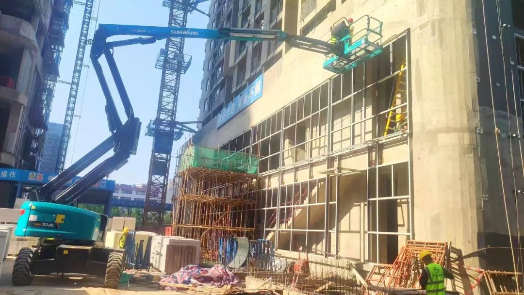 正式“上岗”！币游国际智能首台电动曲臂式高空作业平台入驻华南市场