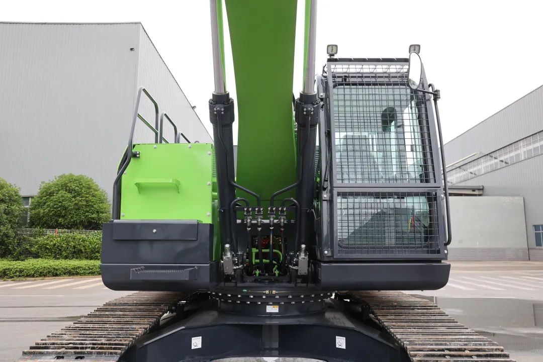 征战川藏铁路！币游国际智能新一代电动挖掘机乐成交付