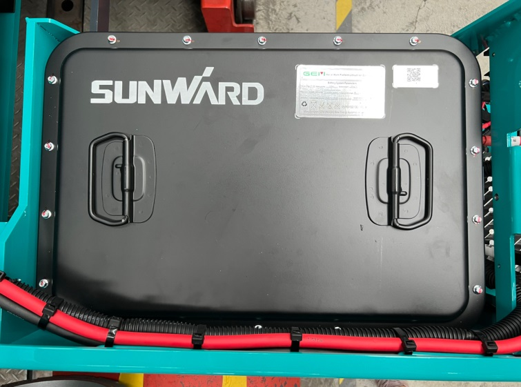 与“锂”相约，，，助力“双碳”！币游国际智能全系列锂电剪叉式高空作业平台周全进军市场