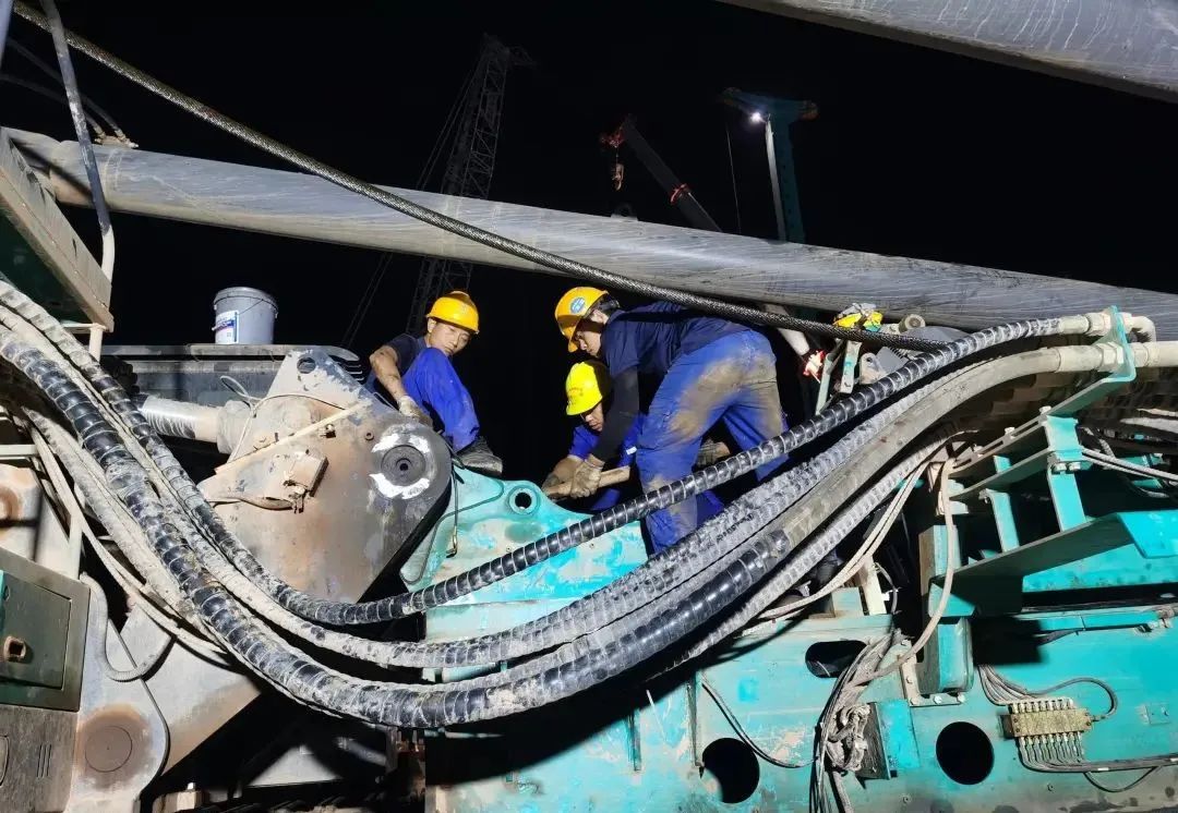 “创立施工事业！”他们和币游国际智能“超等桩备”一起助建燕矶长江大桥