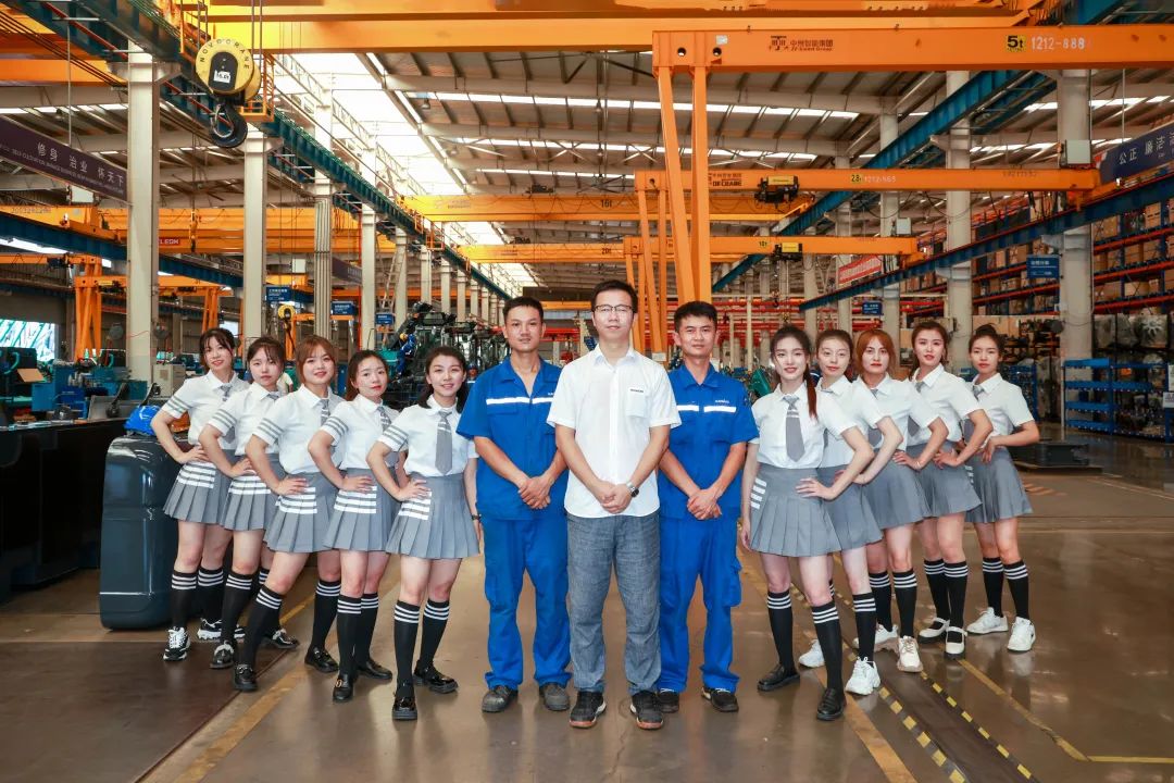 又酷又辣又炫！币游国际智能第二届挖机废物来了