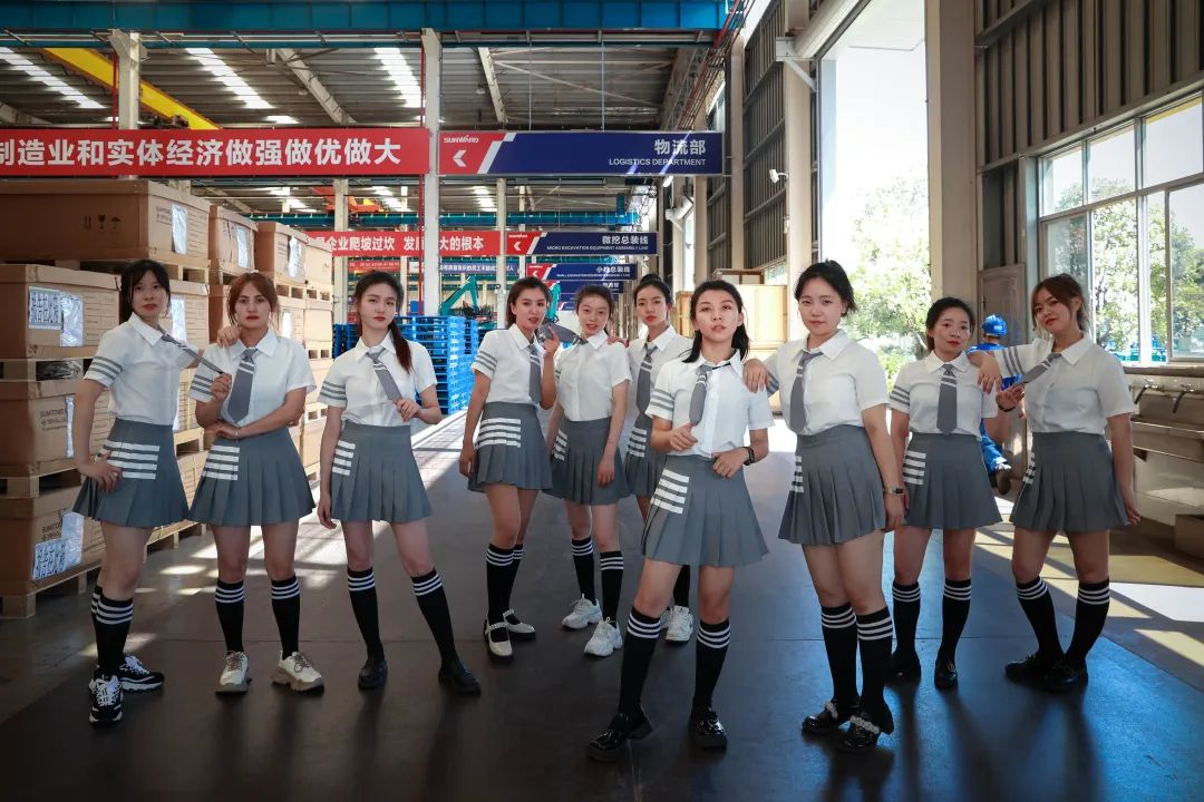 又酷又辣又炫！币游国际智能第二届挖机废物来了