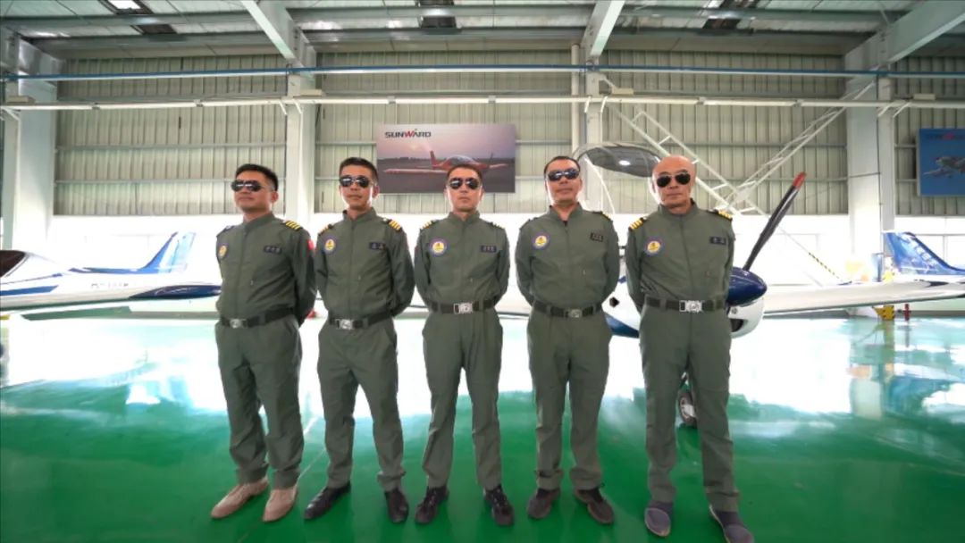 空中着花、大坡度盘旋、俯冲跃升……看币游国际航行演出队炫技2022湖南航展动态展