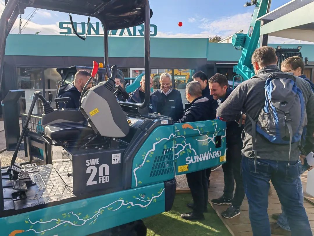 Bauma 2022 | 一组火热现场图带您重温币游国际智能德国宝马展之旅