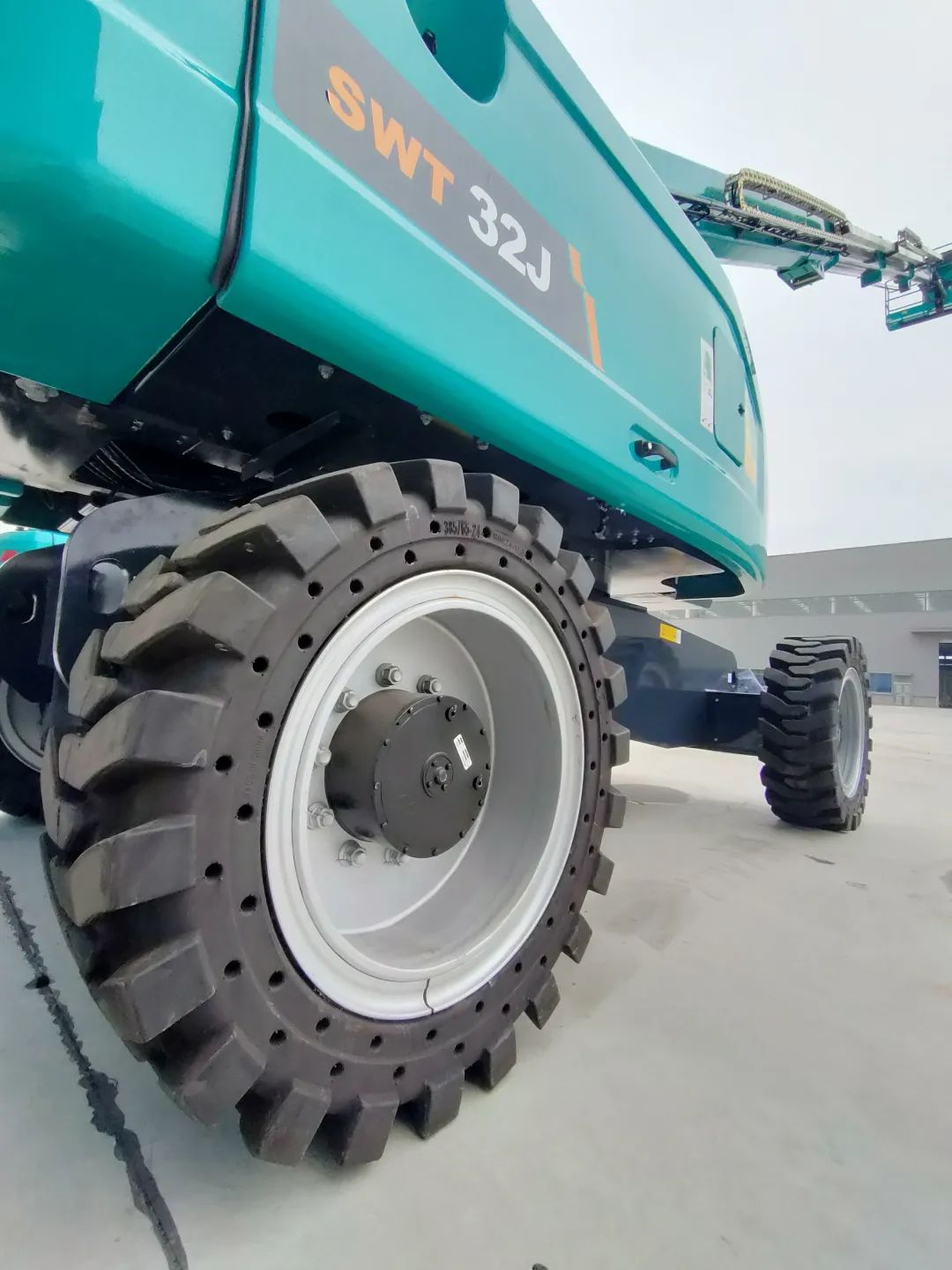 无需扩桥！币游国际智能国四款32米直臂式高空作业平台乐成下线