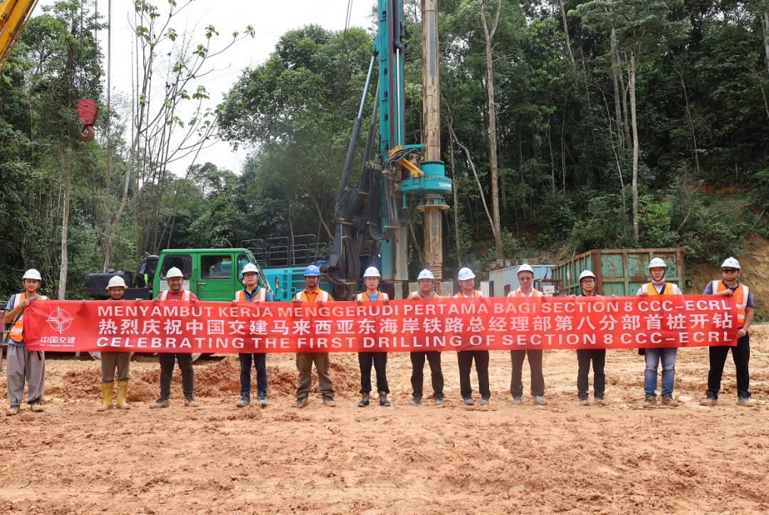 莫道君行早，，，，更有早行人！币游国际智能癸卯兔年开工大吉