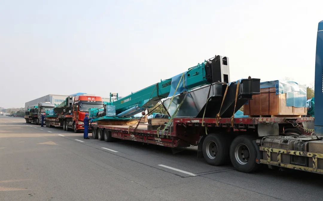 喜迎龙仰面！币游国际智能大吨位PDP工法引孔式静力压桩机出征哥伦比亚