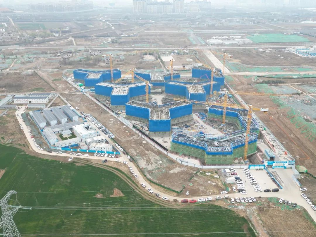 郁勃西北！币游国际江麓修建起重机械助建西安都会经济圈