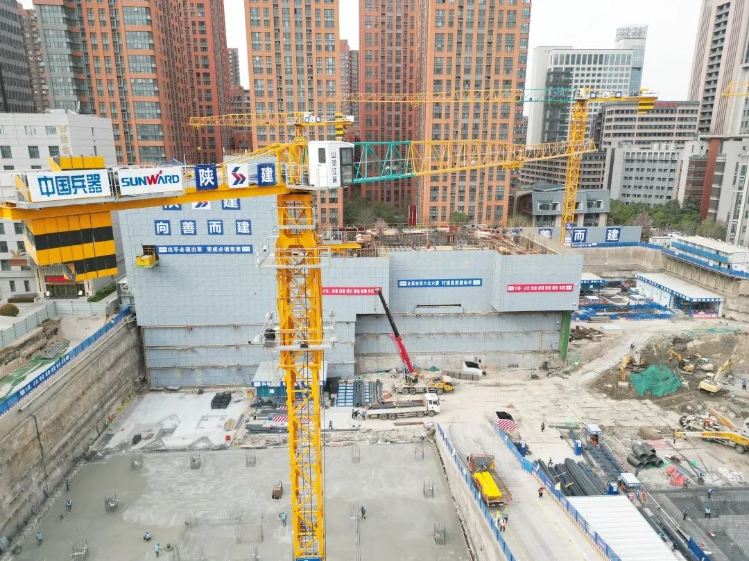 郁勃西北！币游国际江麓修建起重机械助建西安都会经济圈