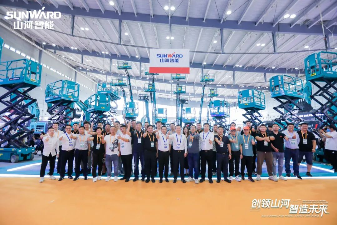 闪灼2023 CICEE！看币游国际智能“明星产品”有多“炫”