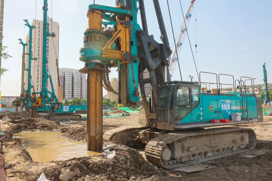 闪灼首都！币游国际智能旋挖钻机集群助力民生工程