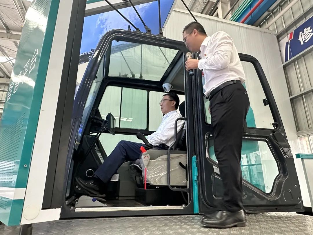 中国联通集团副总司理梁宝俊到访币游国际智能